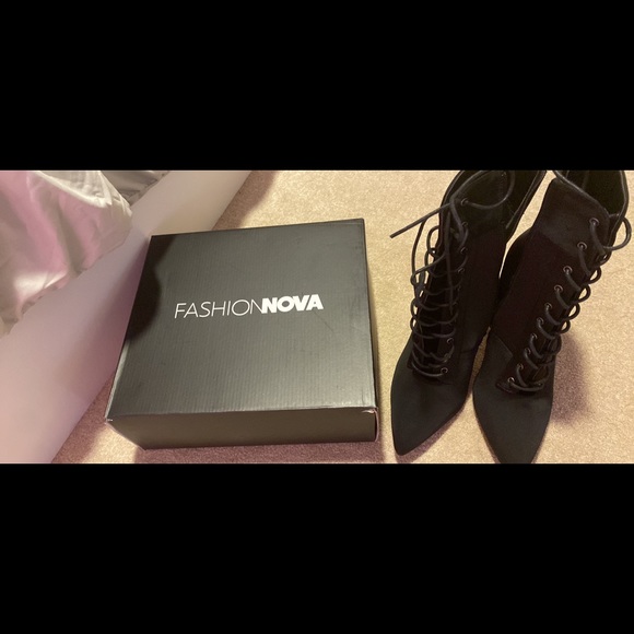 Brand new Black Booties FashionNova size 9 - Picture 5 of 6